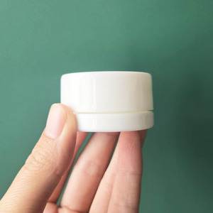 カスタム5ml 9ml透明ホワイトブラック厚ガラスチャイルドプルーフスクエアジャー、化粧品、エッセンシャルオイル、クリーム、濃縮物用プラスチック容器 - Product Image 6