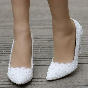 Chaussures de mariage élégantes blanches à talons hauts pour mariée et demoiselles d'honneur 2024, talons aiguilles de 9 cm en dentelle et perles, escarpins à bout pointu pour mariages d'été - Product Image 3