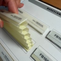 Tela de poliéster moderna con diseño de panal de abeja, 100% opaca y sin espacios, para persianas. |   Persianas Plisadas con Aislamiento Térmico para Ventanas de Dormitorios