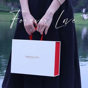 Modern <b>White</b> Specialty Art Paper Bronzing Rectangular Portable Gift <b>Box</b> with Handle - Product Image 5