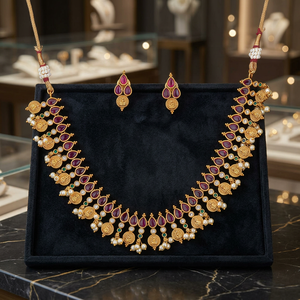 Parure de collier temple antique d'Inde du Sud en perles, ornée de strass en cristal et plaqué or mat, pour femmes et jeunes filles - Bijoux de mariage et de fiançailles - Product Image 3