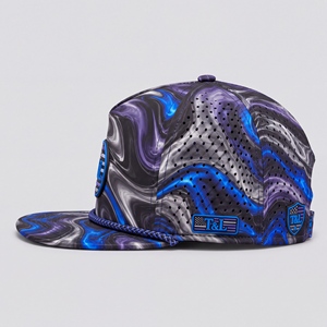 Casquette de golf unisexe à visière plate, style snapback, avec patch PVC imperméable, 5 panneaux, perforée et respirante, coloris violet et bleu - Product Image 3
