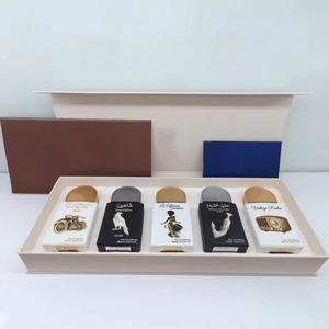 Al por Mayor, Ibraheem AL Qurashi, Set <span class=keywords><strong>de</strong></span> Regalo con 5 Mini Perfumes en Spray <span class=keywords><strong>de</strong></span> 20 ml, Fragancia Floral Amaderada <span class=keywords><strong>de</strong></span> Rosa <span class=keywords><strong>de</strong></span> Larga Duración para Hombre - Product Image 6