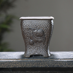 Maceta Cuadrada de Arcilla Morada con Diseño de Bestia Mítica Xuanwu, Tallado Clásico en Relieve - Product Image 2