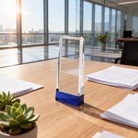 Plaque de cristal optique vierge de haute qualité avec base bleue pour trophée de reconnaissance d'entreprise, cadeau d'affaires