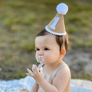 Bambini più economici per bambini in tessuto Non tessuto 100 giorni cappello primo compleanno Baby Boy Girl Pom Pom <span class=keywords><strong>1</strong></span> <span class=keywords><strong>anno</strong></span> cappello a cono per feste decorazioni per feste - Product Image 2