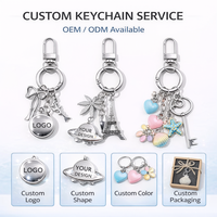 Porte-clés pendentif en alliage de zinc, motif dessin animé tendance, écologique et durable, idéal pour souvenir, cadeau promotionnel, vente en gros