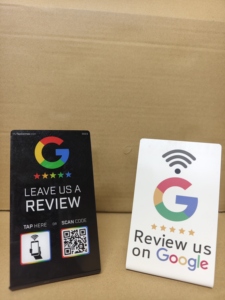 Expositor de PVC Impermeable para Tarjetas de Visita con Diseño Personalizado para Tarjetas de Reseñas de Google, Instagram, Facebook, Tripadvisor y Trustpilot - Product Image 1