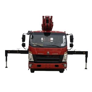 Camion-grue Sinotruk Ho Wo 4*2, véhicule de transport de 7 tonnes pour le déplacement d'équipements - Product Image 1