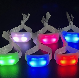 Bracelet LED Lumineux en Tissu pour Festivals, Événements, Concerts et Fêtes - Product Image 1