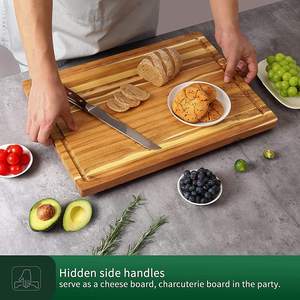Planche à découper en teck bio, style éco-responsable, personnalisable, surface huilée, passe au lave-vaisselle, multifonction, pour pizza et autres aliments. - Product Image 4