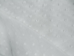 Tissu en polyester recyclé 100% durable GRS, doux, effet plumetti, tissé à pois, chiffon froissé pour robe et chemisier femme - Product Image 4