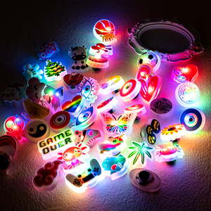 Yeni yaratıcı 3D tasarımlar LED ayakkabı Charms PVC özelleştirilmiş şekil bahçe PVC ayakkabı süslemeleri - Product Image 5