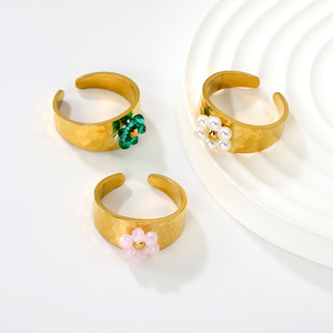 แหวนแฟชั่น แหวนทองรูปดอกไม้ แหวนเปิดฝังมุก ของขวัญเครื่องประดับสำหรับทุกเพศ - Product Image 1