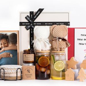 Meilleur ensemble cadeau de pendaison de crémaillère 2024 pour couple, première famille – Cadeaux de pendaison de crémaillère de qualité en gros pour les nouveaux amoureux et les jeunes familles - Product Image 1