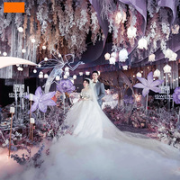 Plafonnier LED suspendu rappelant une fleur d'archidée, design moderne, luminaire décoratif de plafond, idéal pour un mariage