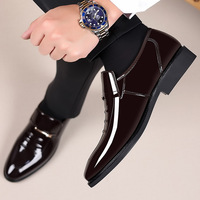 Mocassins noirs en gros d'usine avec empeigne en PU verni et semelle en caoutchouc, chaussures habillées formelles pour hommes