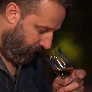 Vaso de Whisky Reidel de Cristal para Whisky de Malta, Diseño con Pie, Reutilizable y Duradero, para Degustación de Whisky - Product Image 4