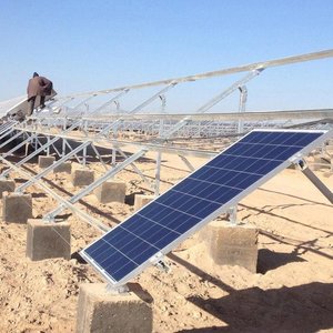 Maßgeschneidertes Design für 1MW 2MW Projekt Verzinkte Stahl-Solarpanel-Bodenhalterung - Product Image 1