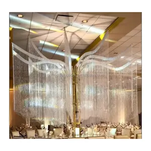工厂美丽的天花板水晶树背景架金色金属支架婚礼活动