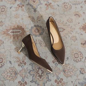 Chaussures à talons hauts antidérapantes pour femmes avec semelle en caoutchouc, idéales pour les jours de pluie, les mariages, les fêtes et le bureau, avec talon épais de sécurité pour sols mouillés - Product Image 4