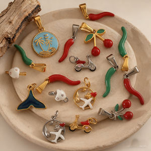 Dijes de Acero Inoxidable Chapados en Oro de 18k |   Amuletos Impermeables de Viaje en Avión con Diseño de Cereza y Chile |   Joyería DIY para Pulseras y Collares - Product Image 1