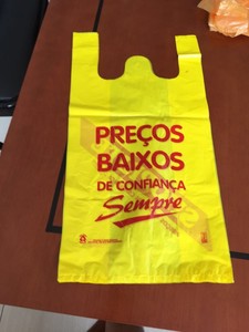 Sac en plastique jaune de T-shirt du meilleur prix pour emballer des sacs à provisions de légumes et de fruits - Product Image 1