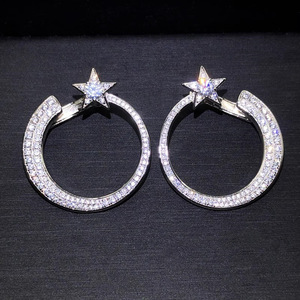 Orecchini a cerchio a stella da donna, design circolare, eleganti, alla moda, accessori per l'uso quotidiano - Product Image 1