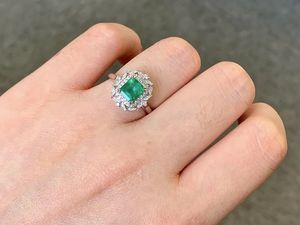 Bague pendentif Xinfly en or 18 carats, bijoux fins, émeraude verte vif de Zambie 1,16 carat et diamant, style classique pour mariages et fêtes - Product Image 4
