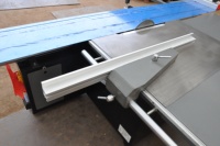 Scie à panneaux à table coulissante de grande précision avec affichage numérique électrique pour le travail du bois SMV8D