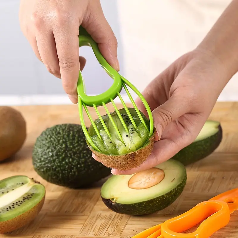 Neues Produkt Hand halten Kunststoff Obsts ch neider Kiwis ch neider Avocado Cutter Küchen helfer für einfaches Schälen und Schneiden