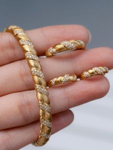 Juego de Joyería de Oro de 18K, Pulsera, Aretes y Anillo Personalizados, Listos para Enviar desde Fábrica en China, MOQ 1 Juego, Caja de Regalo - Product Image 2