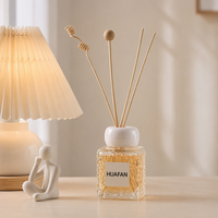 Bouteille diffuseur en verre carrée texturée effet marteau 50ml 90ml 200ml avec bouchon personnalisé et bâtonnets diffuseurs pour aromathérapie – Approvisionnement direct usine