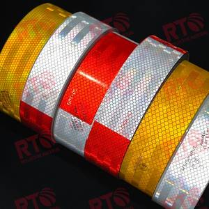Cinta Reflectante Amarilla para Camiones de 2 Pulgadas x 45.7 m, Marca E 104R, Estándar Europeo, Rollo de Pegatinas Reflectantes Rojas y Blancas DOT-C2 para Vehículos Largos - Product Image 3