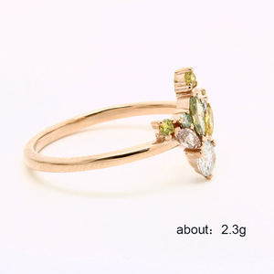 Anello da Donna Multicolore Sfumato Ispirato alla Foresta Verde, Elegante Gioiello Regolabile in Rame - Product Image 4
