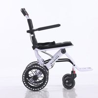 Fauteuil roulant manuel en acier à haute teneur en carbone avec chariot pliant à quatre roues, portable pour l'avion, pour personnes handicapées
