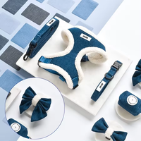 Accessoires pour chiots : Ensemble de harnais pour chien en denim et peluche avec logo en caoutchouc personnalisé, kit de laisses et colliers pour animaux de compagnie – Fabricant