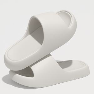 Chaussons en toile à bout fermé antidérapants avec doublure en fourrure chaude et design tendance pour adultes, idéaux pour la salle de bain - Product Image 4