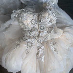 <span class=keywords><strong>Vestidos</strong></span> <span class=keywords><strong>de</strong></span> <span class=keywords><strong>novia</strong></span> usados <span class=keywords><strong>de</strong></span> alta calidad <span class=keywords><strong>Vestidos</strong></span> <span class=keywords><strong>de</strong></span> <span class=keywords><strong>novia</strong></span> <span class=keywords><strong>de</strong></span> <span class=keywords><strong>segunda</strong></span> <span class=keywords><strong>mano</strong></span> Estilos populares Materiales <span class=keywords><strong>de</strong></span> gasa <span class=keywords><strong>de</strong></span> seda Adultos limpios Venta al por mayor MoQ 45kg - Product Image 5