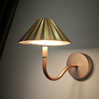 Lampe murale LED en métal au design moderne, rechargeable, lumière d'angle intérieure pour la décoration murale de la maison, de l'hôtel, avec commande tactile et télécommande