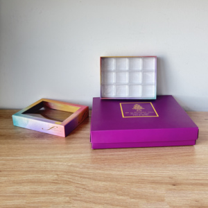 Scatola di Lusso in Stile Francese per Macaron con Inserto in PET Trasparente e Chiusura Magnetica per Confezioni Regalo di Pasticceria Artigianale - Product Image 4