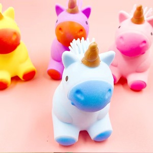 Juguete de unicornio antiestrés de nuevo diseño para niños, de material EVA, para apretar y hacer música, ideal para el comercio transfronterizo. - Product Image 4