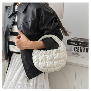 Borsa Unisex Mini Nuvola di Alta Qualità, Leggera e Portatile con Chiusura a Cerniera per Viaggi e Shopping - Product Image 4