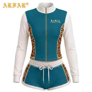 Tuta da donna personalizzata con stampa leopardata, giacca corta con colletto alto e pantaloncini a vita elastica stile Y2K, set 2 pezzi. - Product Image 3