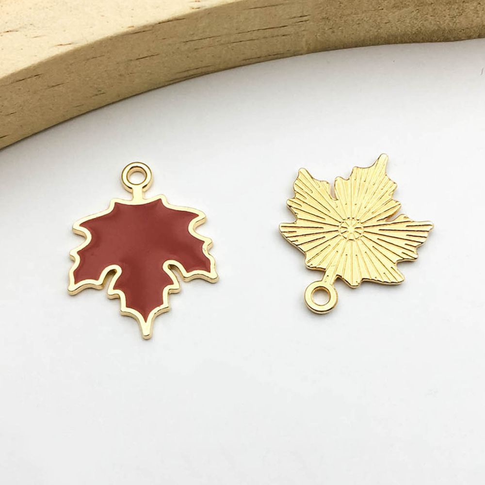 ใบเมเปิ้ลสีส้มน้ำตาล 1 ใบ มีหยดน้ำมัน 19*24มม. 2ก. 14251