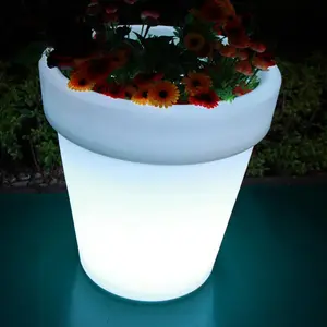 Toptan açık bahçe şarj edilebilir Led ışıklı RGB büyük saksılar plastik akıllı Led saksı