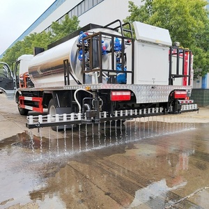 Camión de Asfalto HOWO 6X4 de 12000L, Camión Automático para Rociar Asfalto en Carreteras - Product Image 4