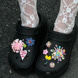 Breloques pour sabots à fleurs perlées de styles variés, breloques pour chaussures à sequins en forme de cœur et de papillon pour sabots, décorations de chaussures DIY détachables - Product Image 2