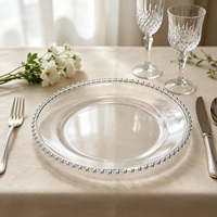 Assiettes de présentation en plastique PS dorées perlées de 13 pouces, transparentes avec bord doré, pour décoration de table de mariage – Vente directe usine à prix abordable