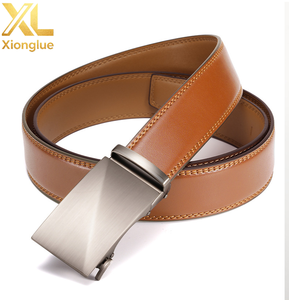 Ceinture en cuir de vachette marron pour homme avec boucle automatique brossée - Product Image 5